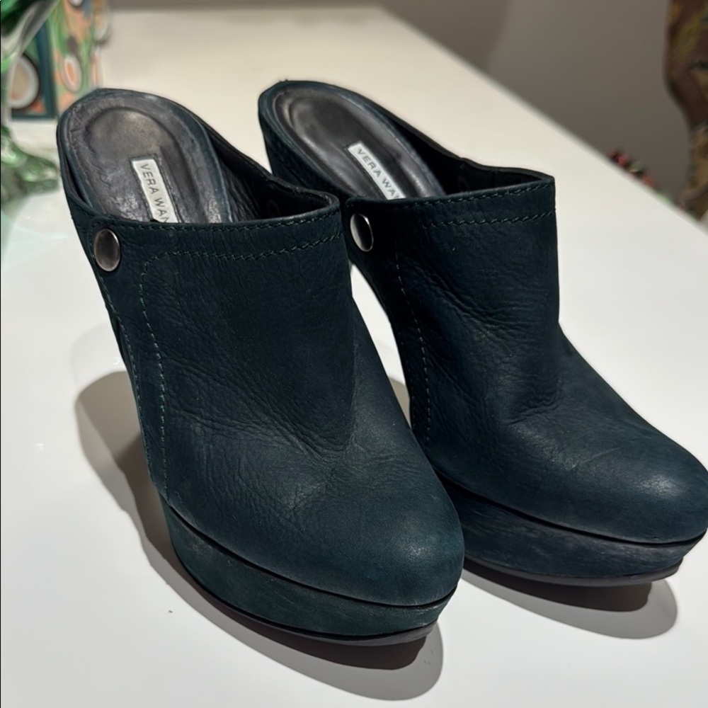 Vera Wang Lavender Dark Emerald Mules Elegant Leather Design **NEW**